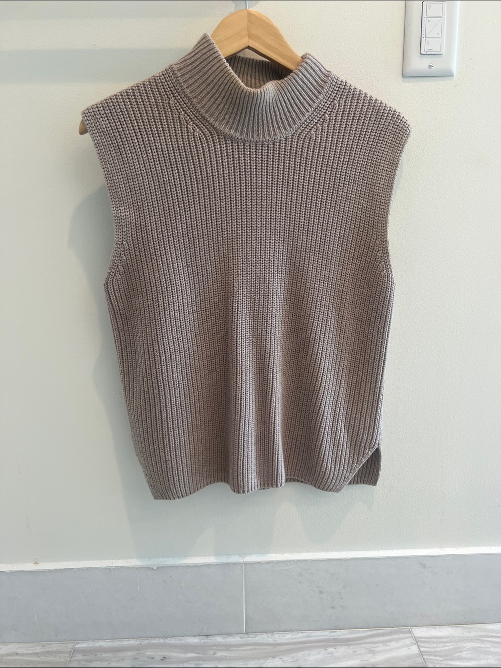 Abercrombie & Fitch Sleeveless Turtleneck Sweater Vest - Taupe